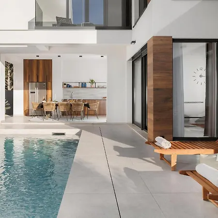 Lovely In With Kitchen Holiday home